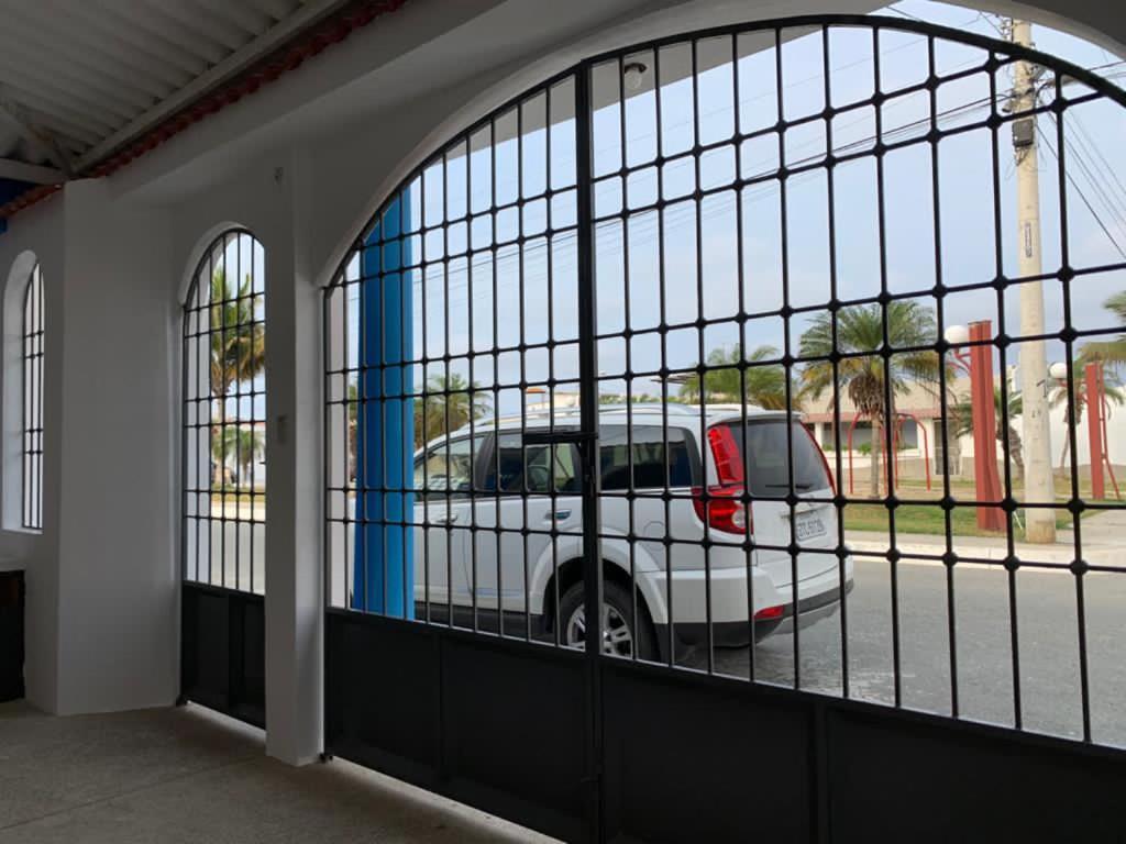 Beach House In Punta Carnero Salinas / Casa المظهر الخارجي الصورة